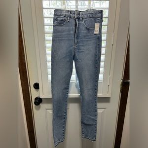 Gap size 28 universal jegging sky high. NWT